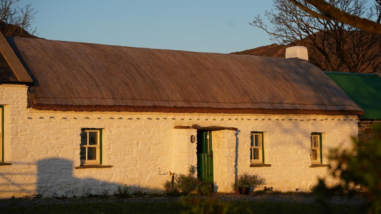 Secluded Thatched Cottage, Near Beaches & Hill Walking Rashenny ภายนอก รูปภาพ